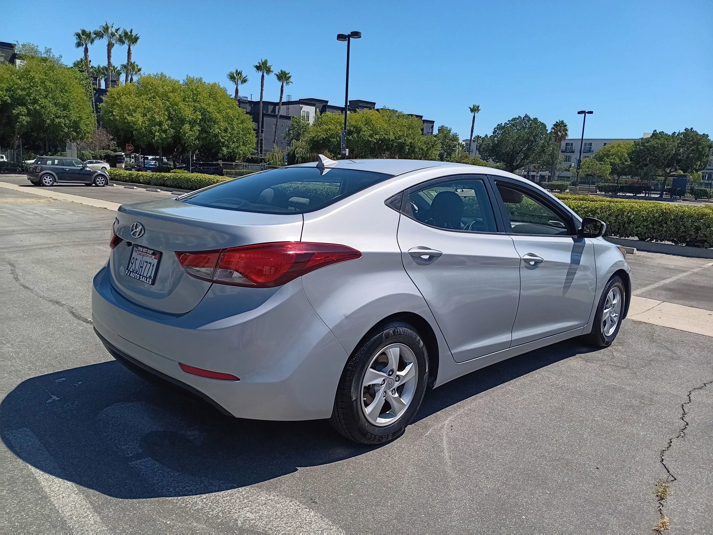 Used 2014 Hyundai Elantra SE image 8