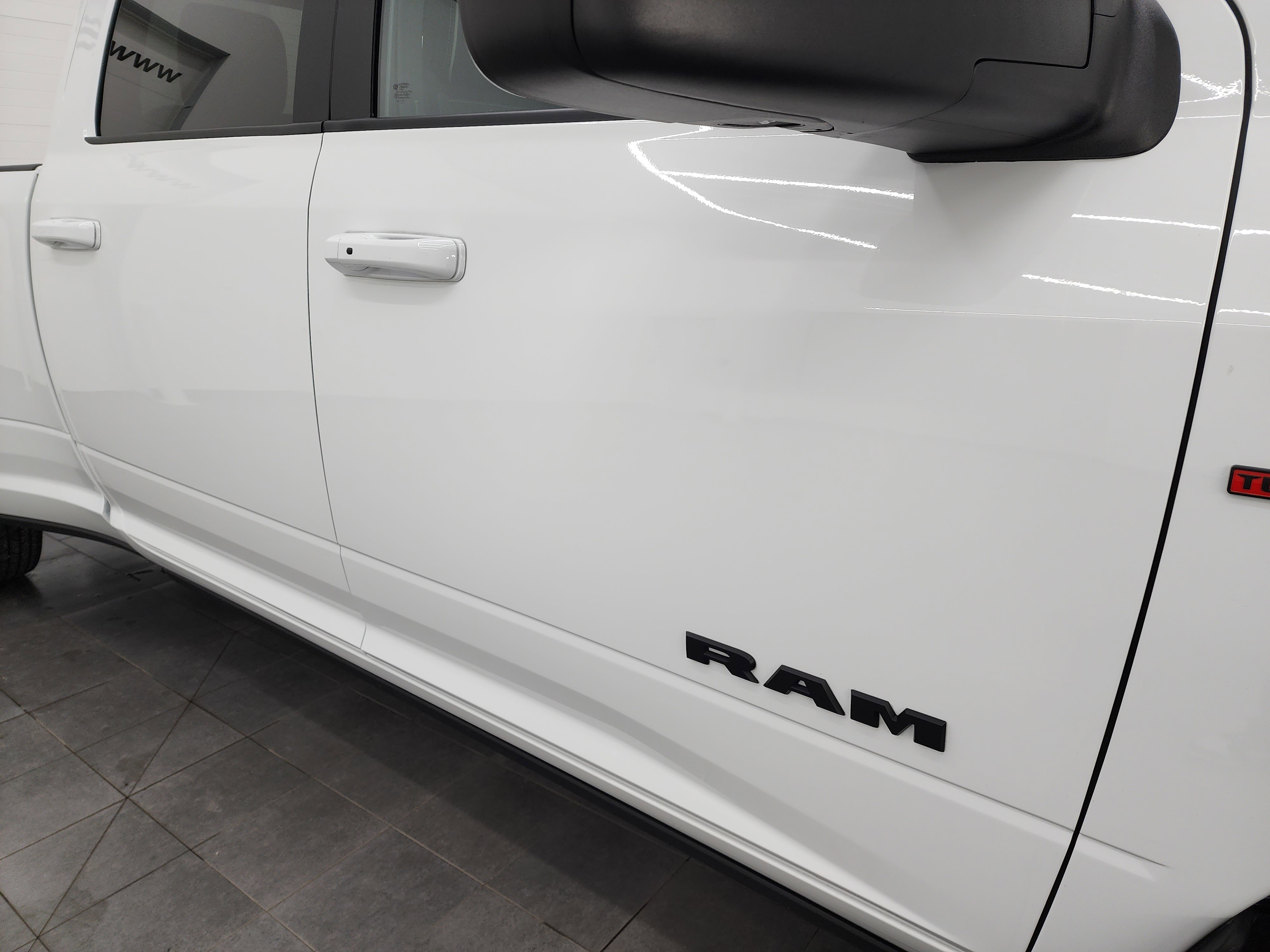 Used 2025 RAM 3500 Laramie image 25