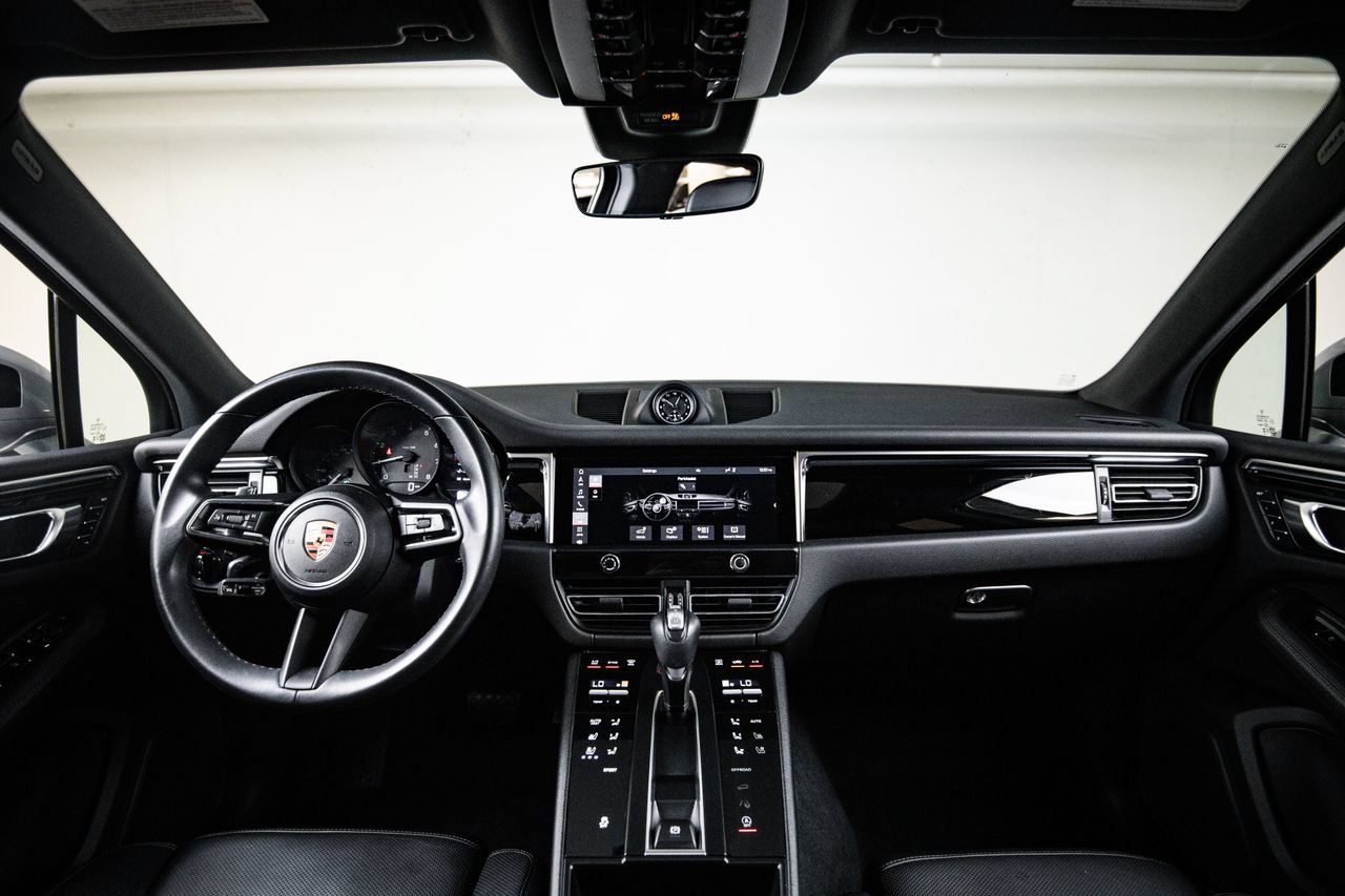 Certified 2023 Porsche Macan AWD/4WD image 25