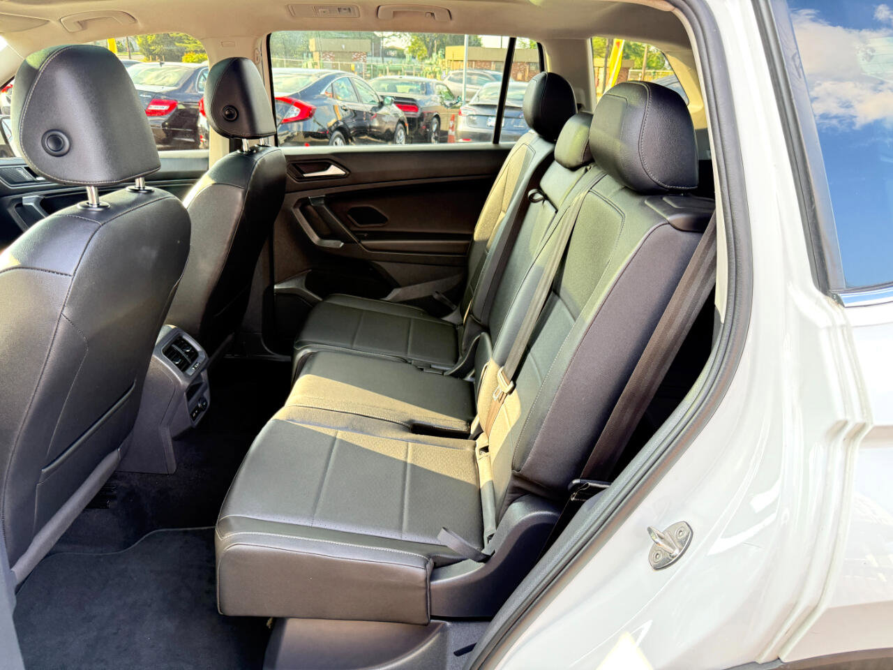Used 2019 Volkswagen Tiguan SE w/ Panoramic Sunroof Package image 28