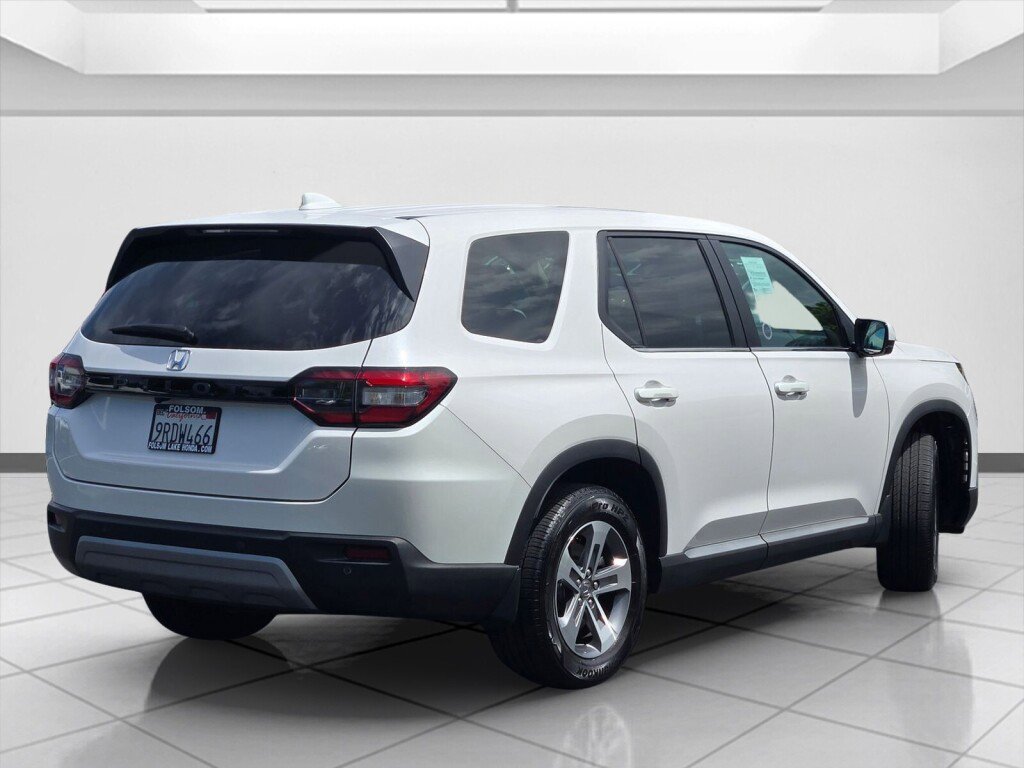 Certified 2025 Honda Pilot EX-L image 5