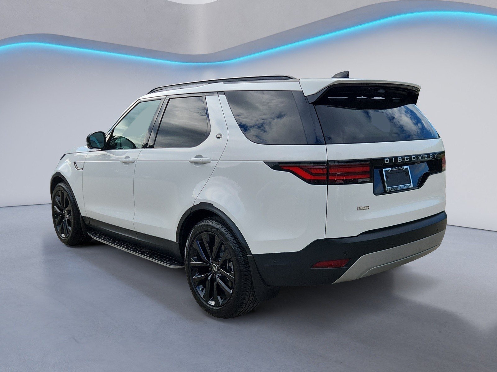 Used 2026 Land Rover Discovery S AWD/4WD image 4