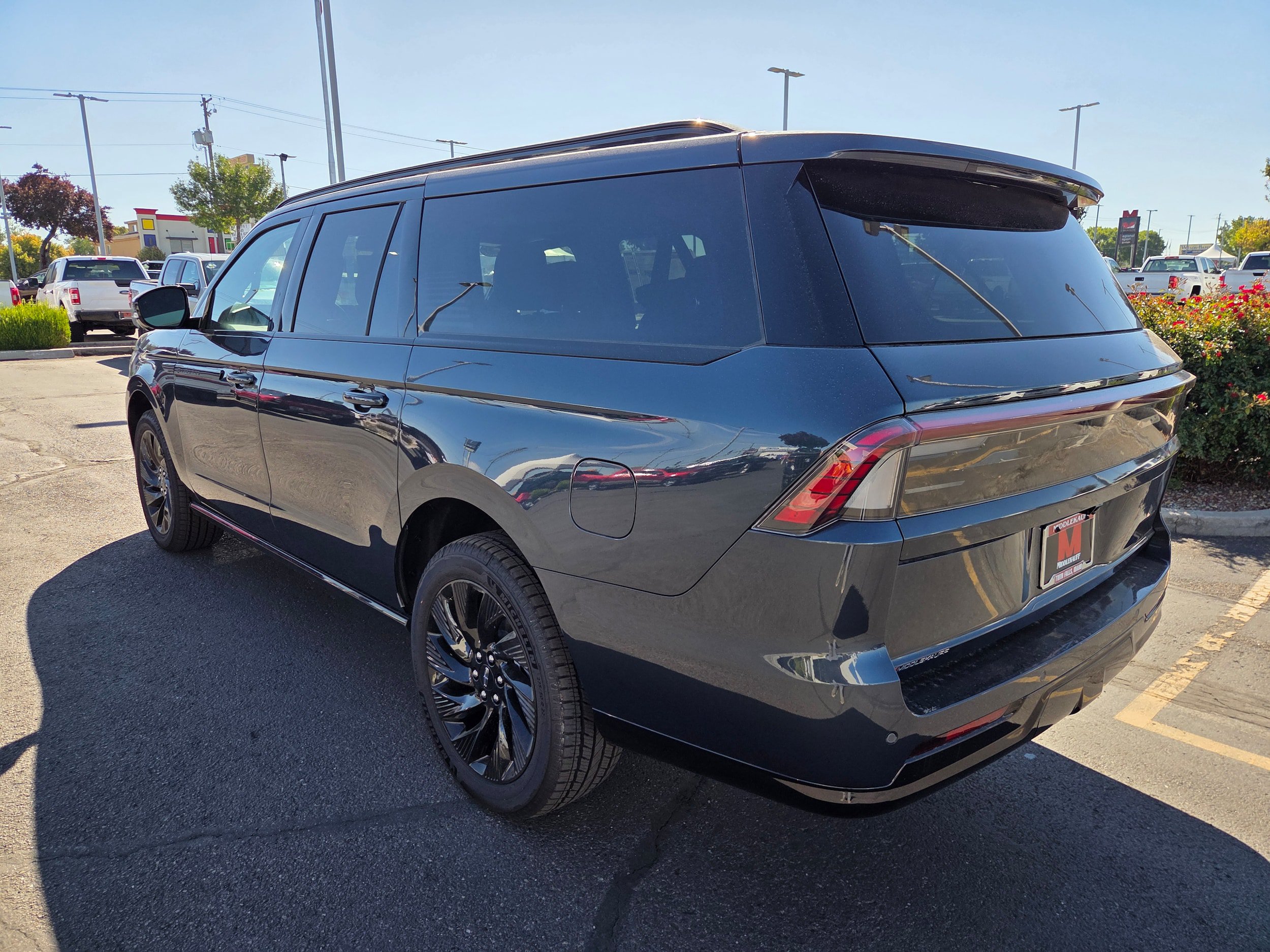 New 2026 Lincoln Navigator L Reserve w/ Jet Appearance Package AWD/4WD image 5