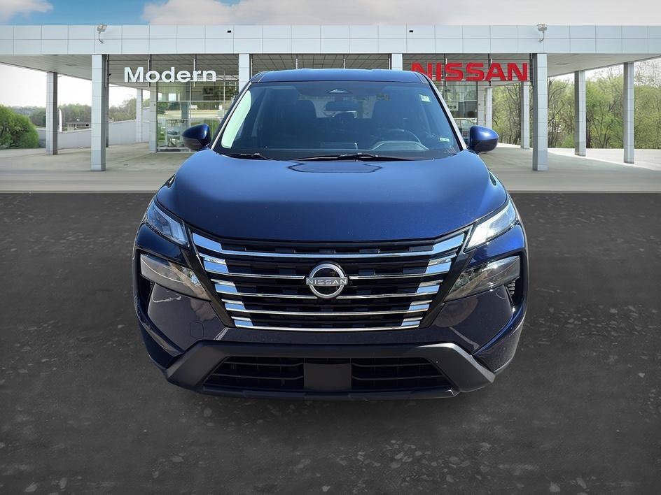 Certified 2025 Nissan Rogue SV FWD image 8
