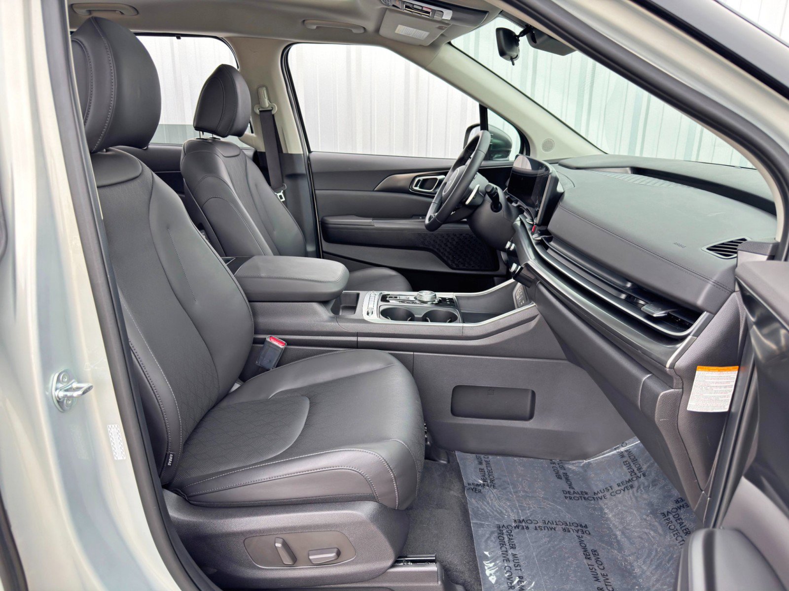 Used 2025 Kia Carnival SX w/ SX Dark Edition Package image 16