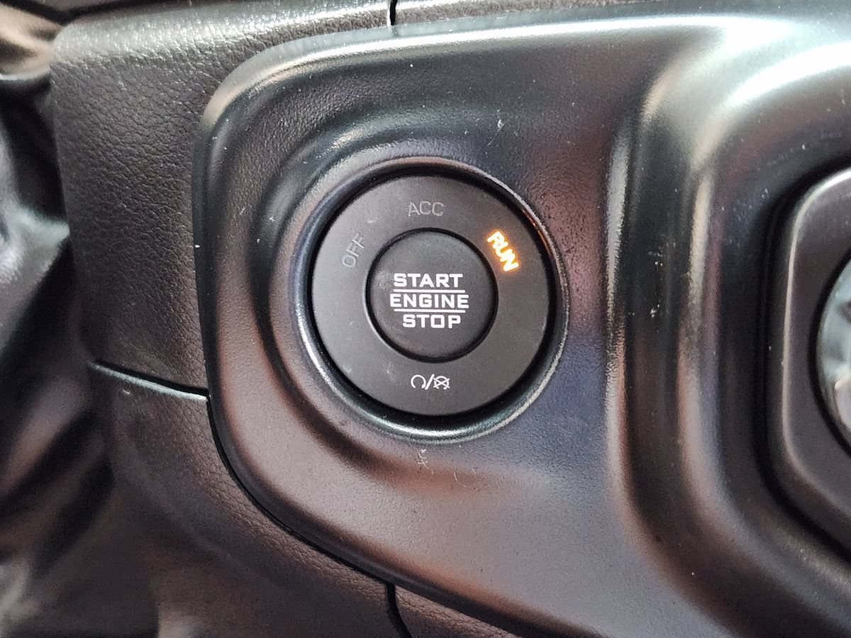 Used 2023 Jeep Wrangler Unlimited Sahara w/ Cold Weather Group AWD/4WD image 40