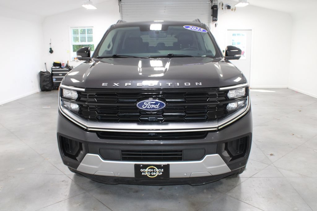 Used 2025 Ford Expedition Platinum w/ Platinum Ultimate Package AWD/4WD image 3