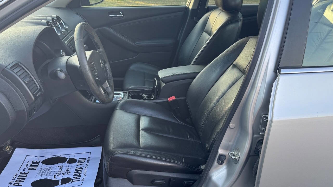 Used 2011 Nissan Altima 2.5 SL w/ 2.5SL Pkg image 16