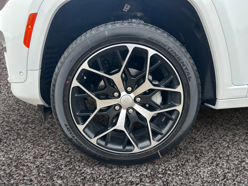 New 2025 Jeep Grand Cherokee Summit image 10