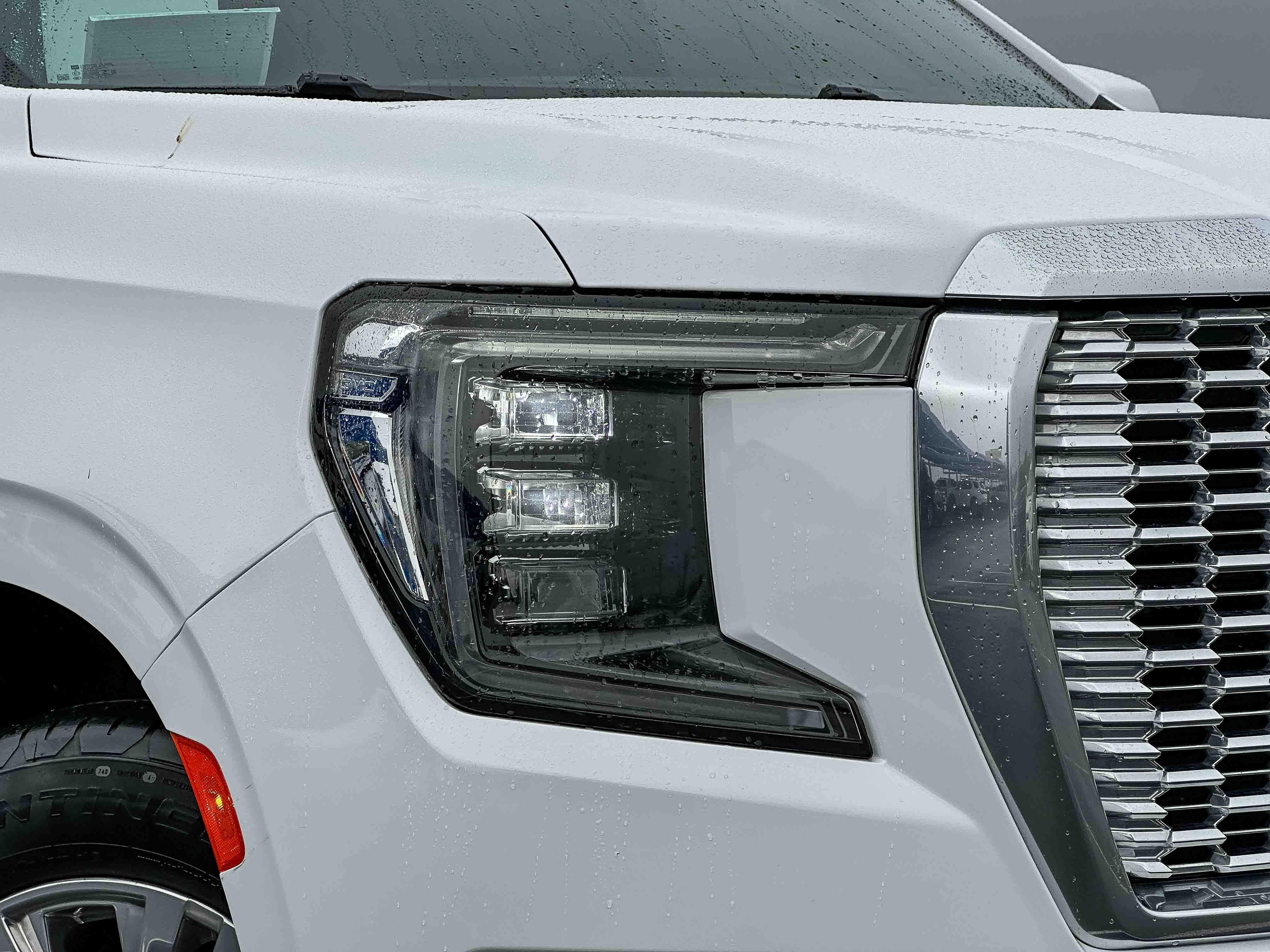 Used 2023 GMC Yukon Denali AWD/4WD image 4