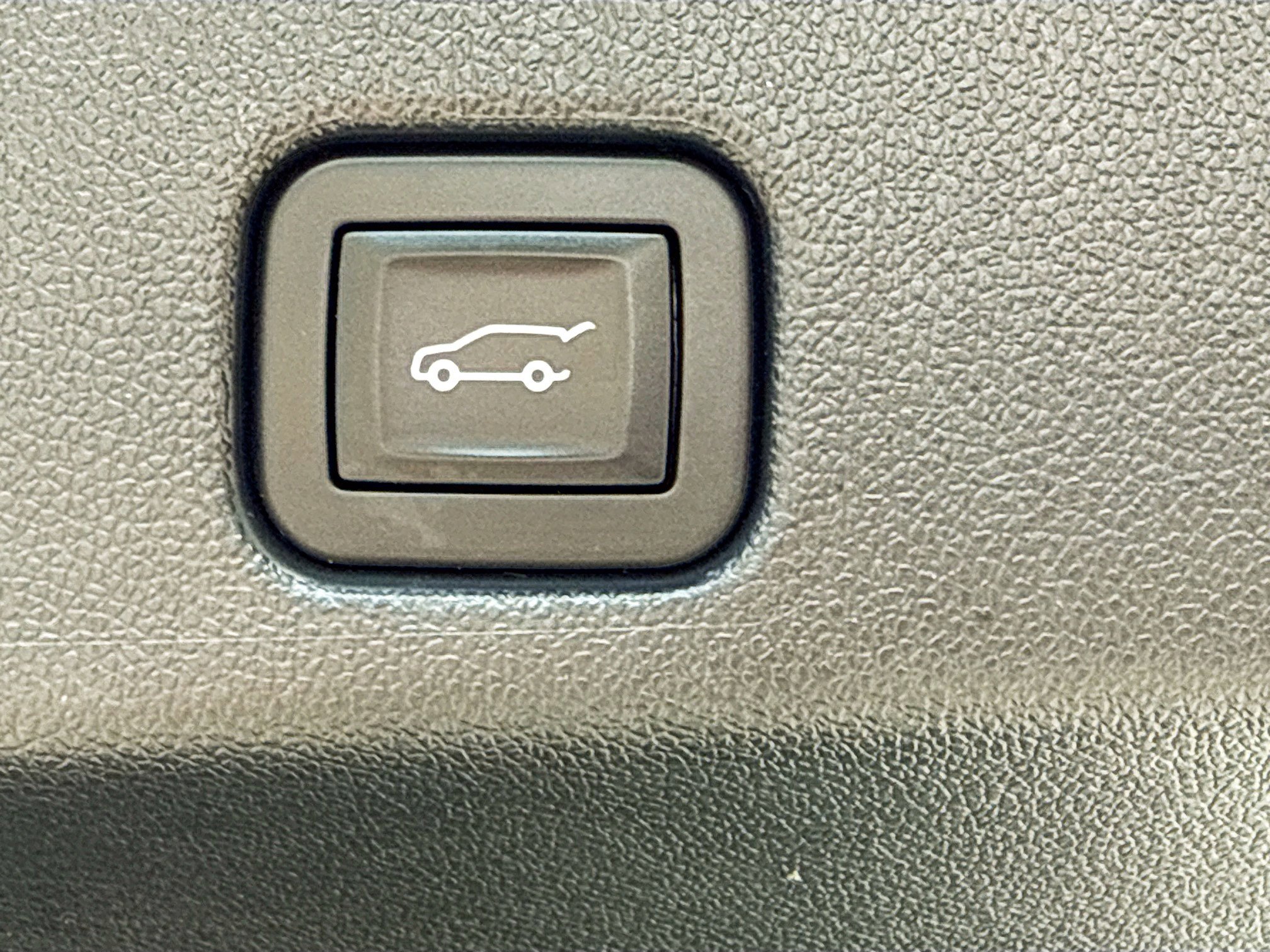 Used 2025 Chevrolet Traverse LT image 13