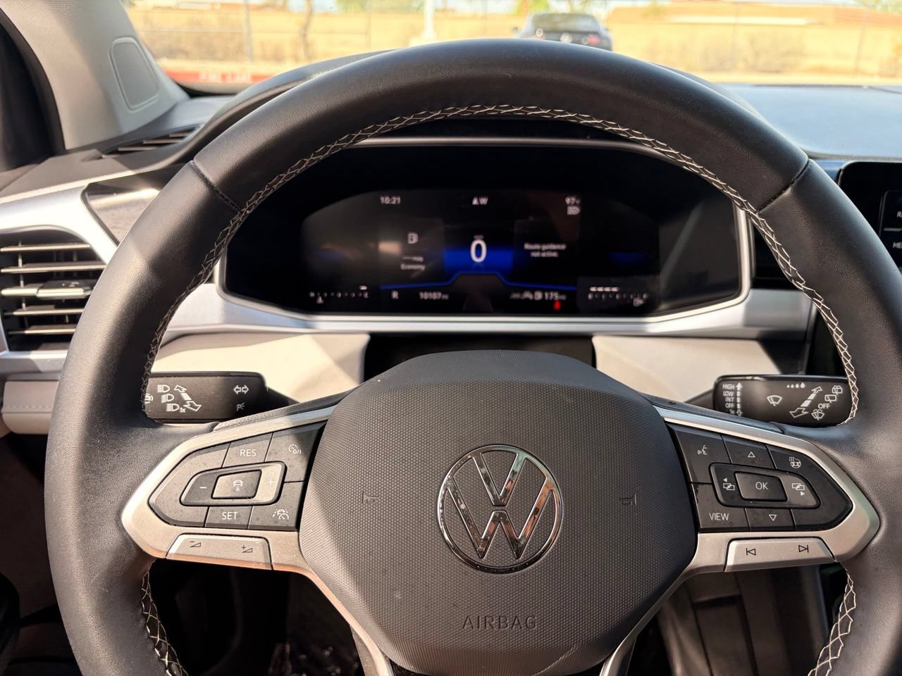 Used 2025 Volkswagen Taos SE FWD image 26