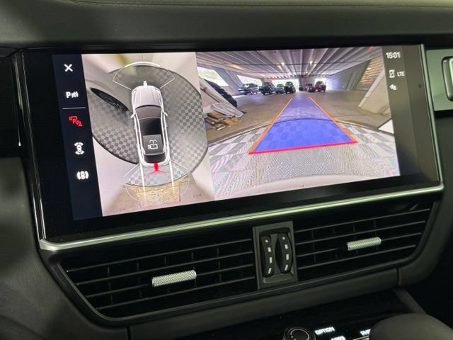 Used 2023 Porsche Cayenne Turbo AWD/4WD image 27