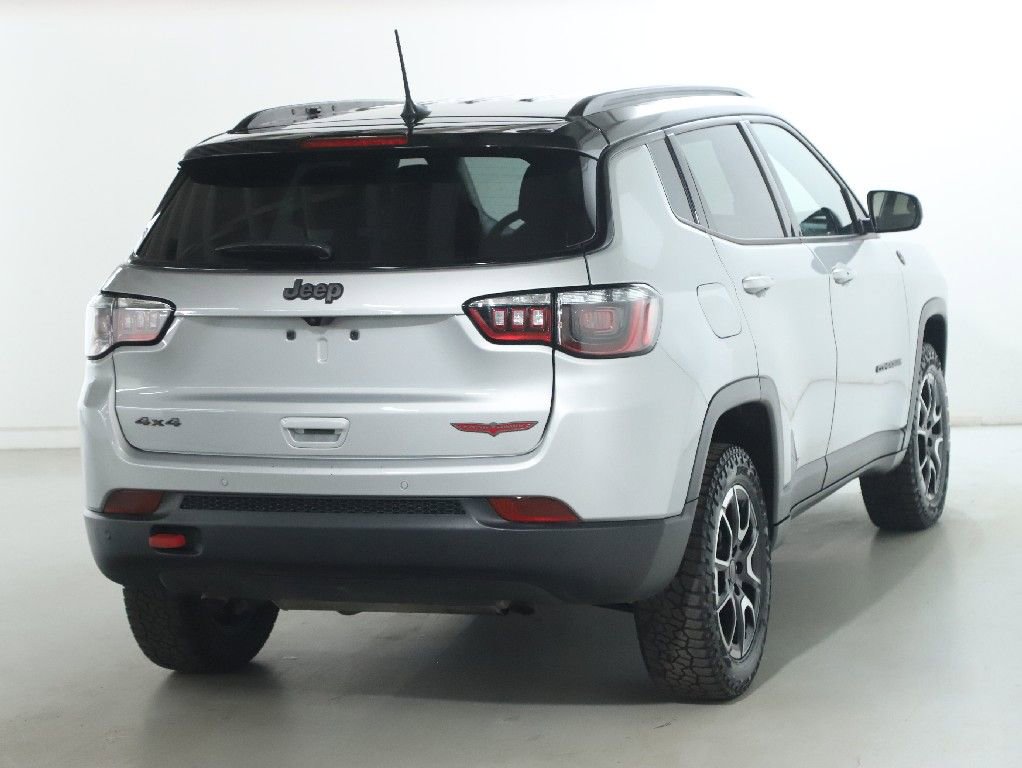 Used 2025 Jeep Compass Trailhawk image 46