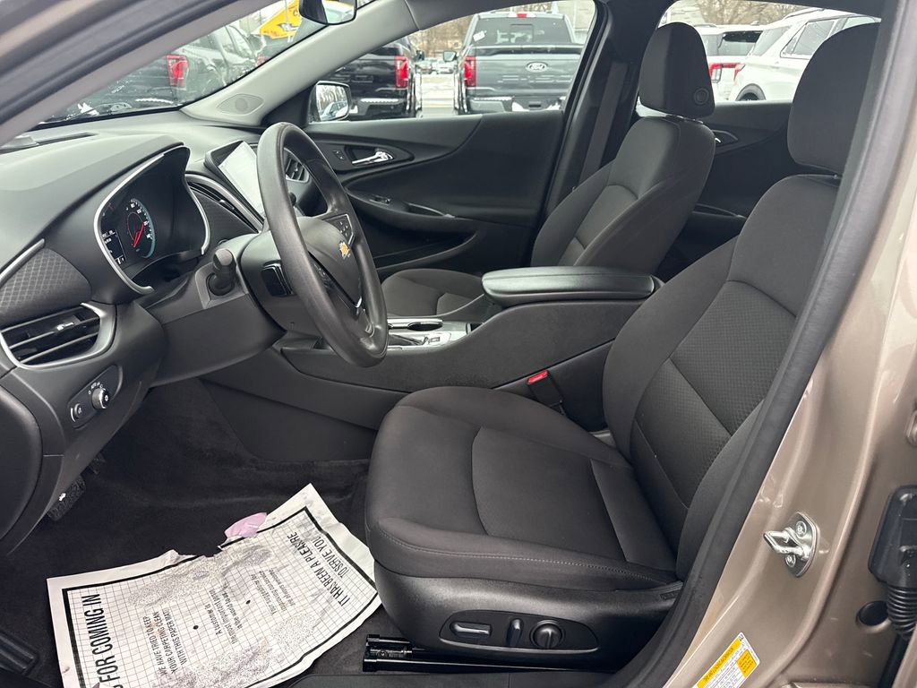 Used 2025 Chevrolet Malibu LT image 21