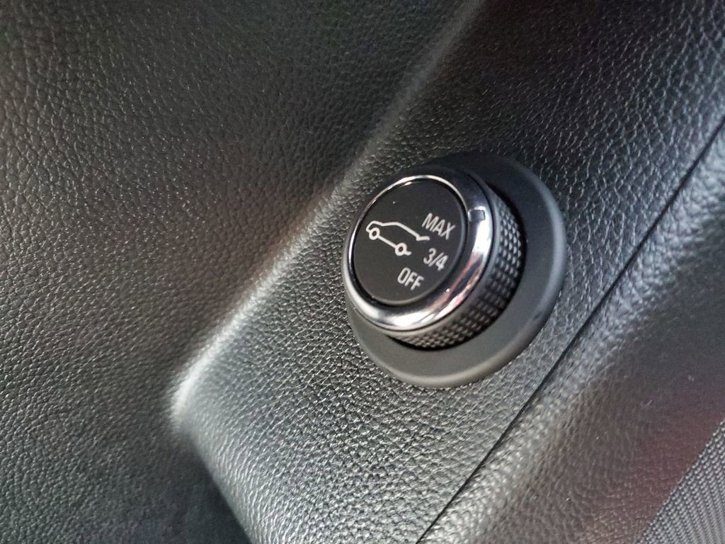 Used 2020 Chevrolet Traverse LT image 28