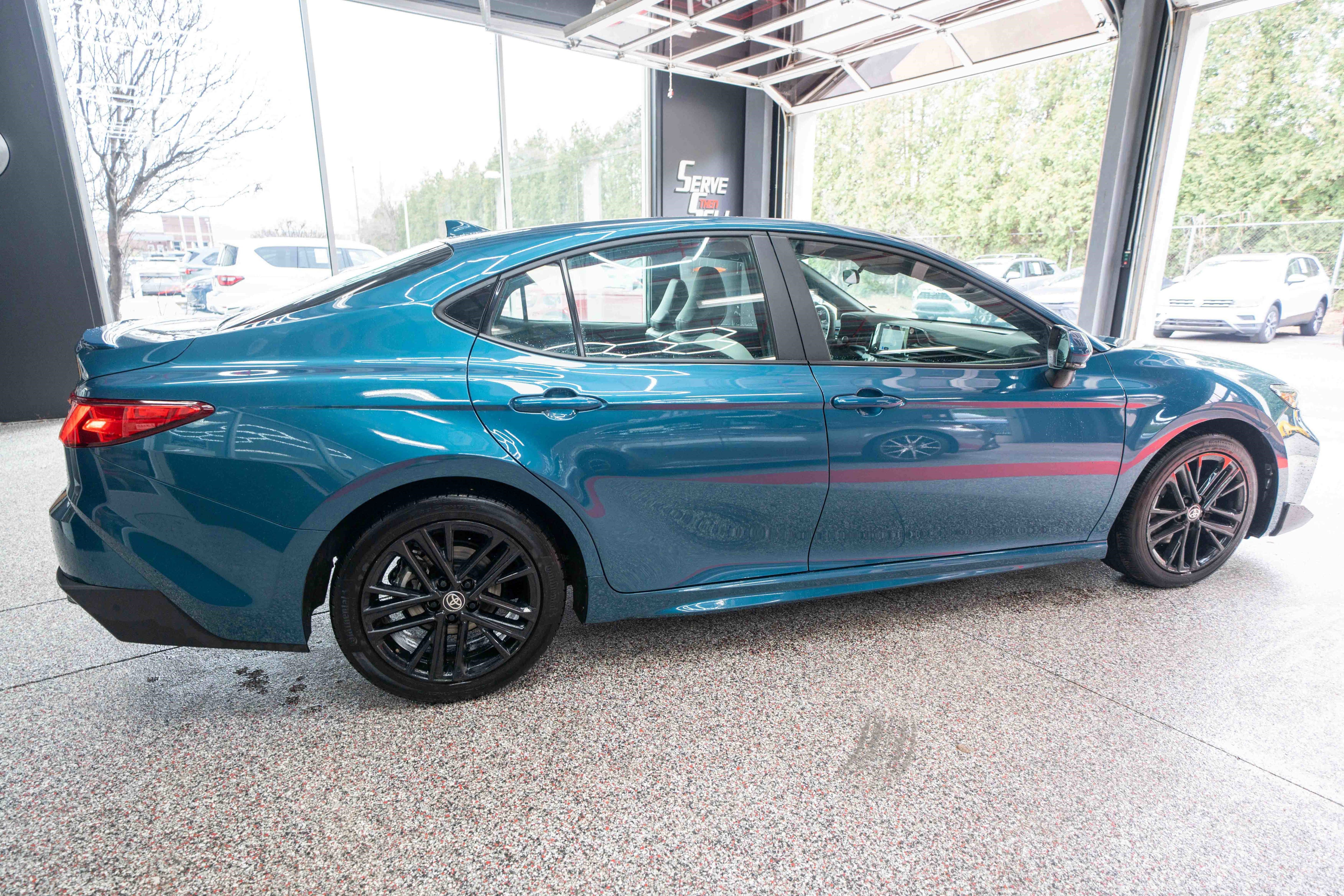Used 2025 Toyota Camry SE image 4