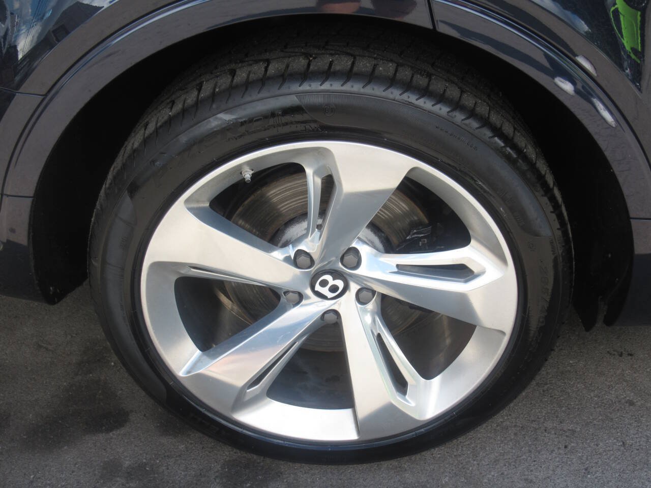 Used 2018 Bentley Bentayga AWD/4WD image 9