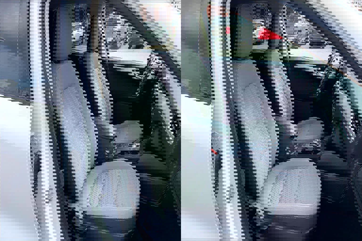 Used 2020 Ford Escape SE image 10