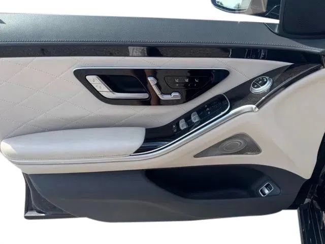 Used 2022 Mercedes-Benz S 500 4MATIC w/ 3D Technology Package image 12