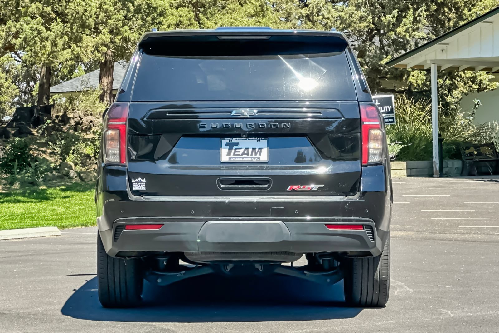 Used 2024 Chevrolet Suburban RST w/ Luxury Package AWD/4WD image 5