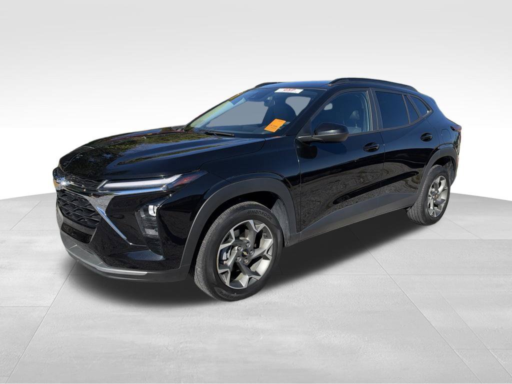 Used 2025 Chevrolet Trax LT FWD image 32