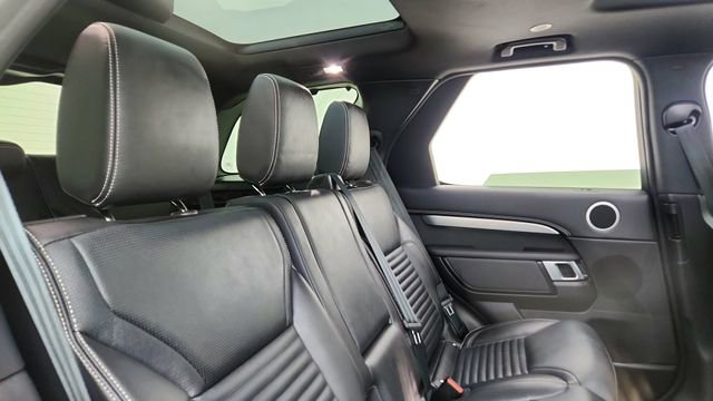 Used 2024 Land Rover Discovery Dynamic SE AWD/4WD image 24