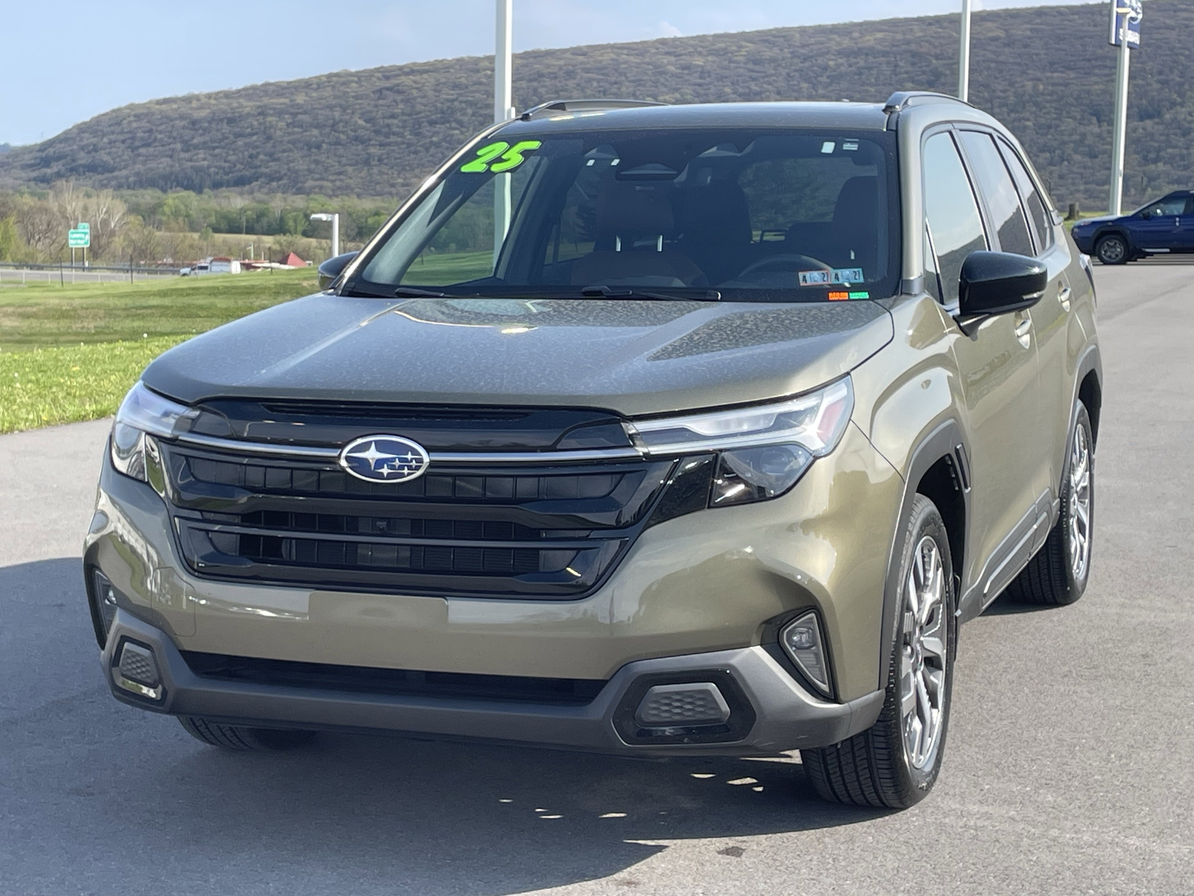 Certified 2025 Subaru Forester Touring AWD/4WD image 9
