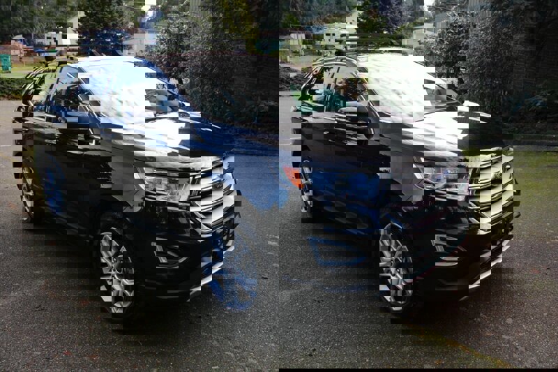 Used 2016 Ford Edge Titanium image 2