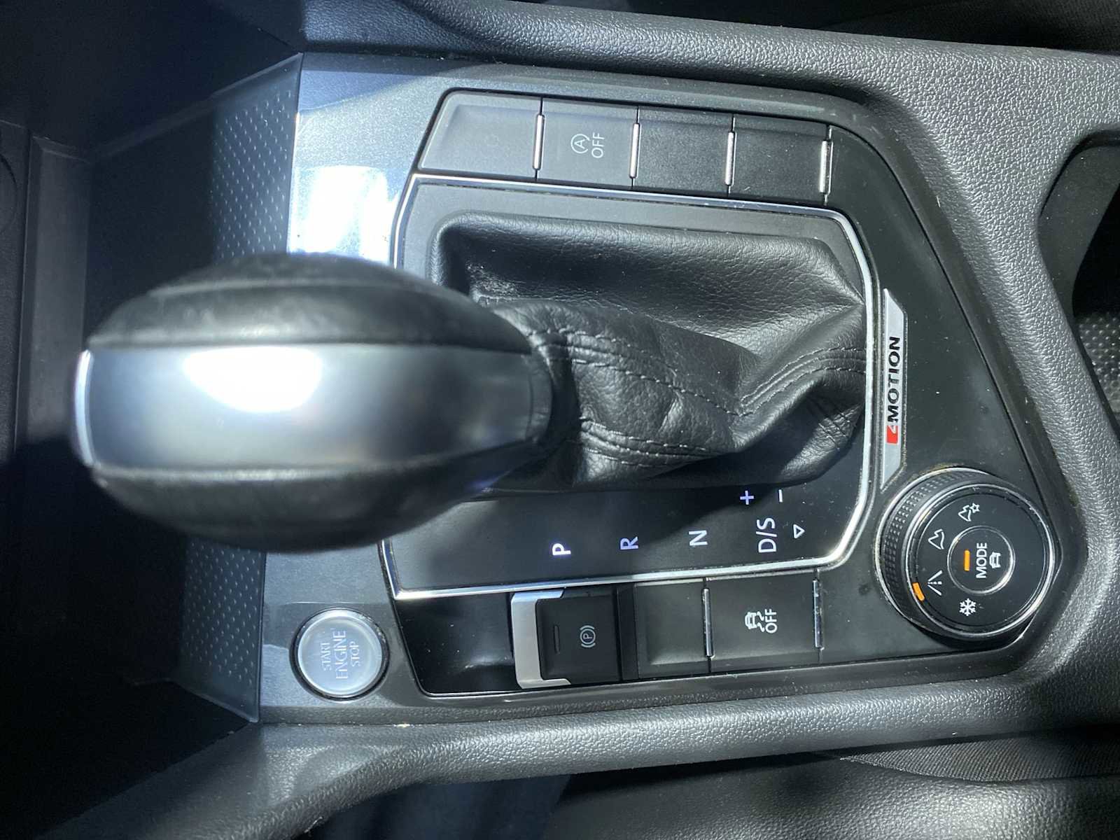 Used 2018 Volkswagen Tiguan SE AWD/4WD image 17