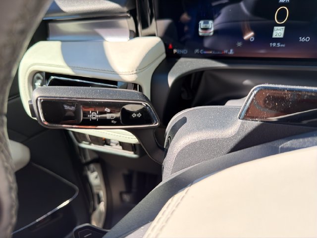 New 2027 Lincoln Aviator AWD image 27