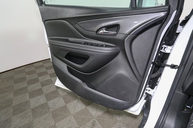 Used 2022 Buick Encore Preferred w/ Safety Package image 32