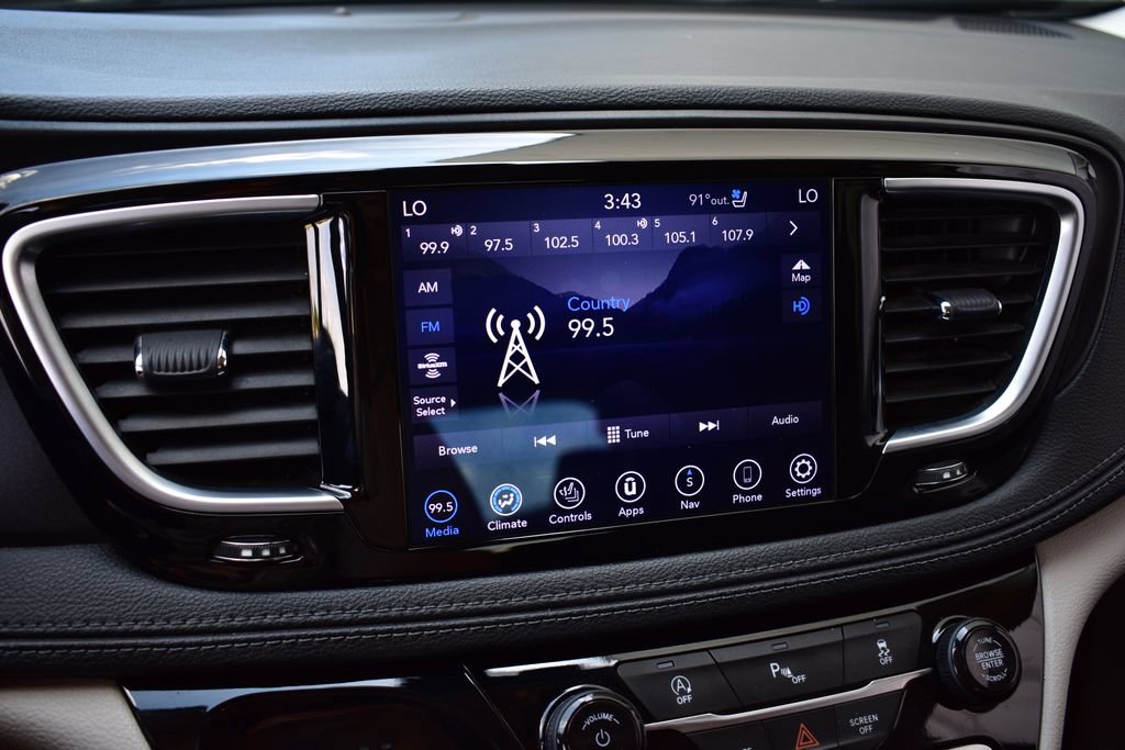 Used 2020 Chrysler Pacifica Limited FWD image 47