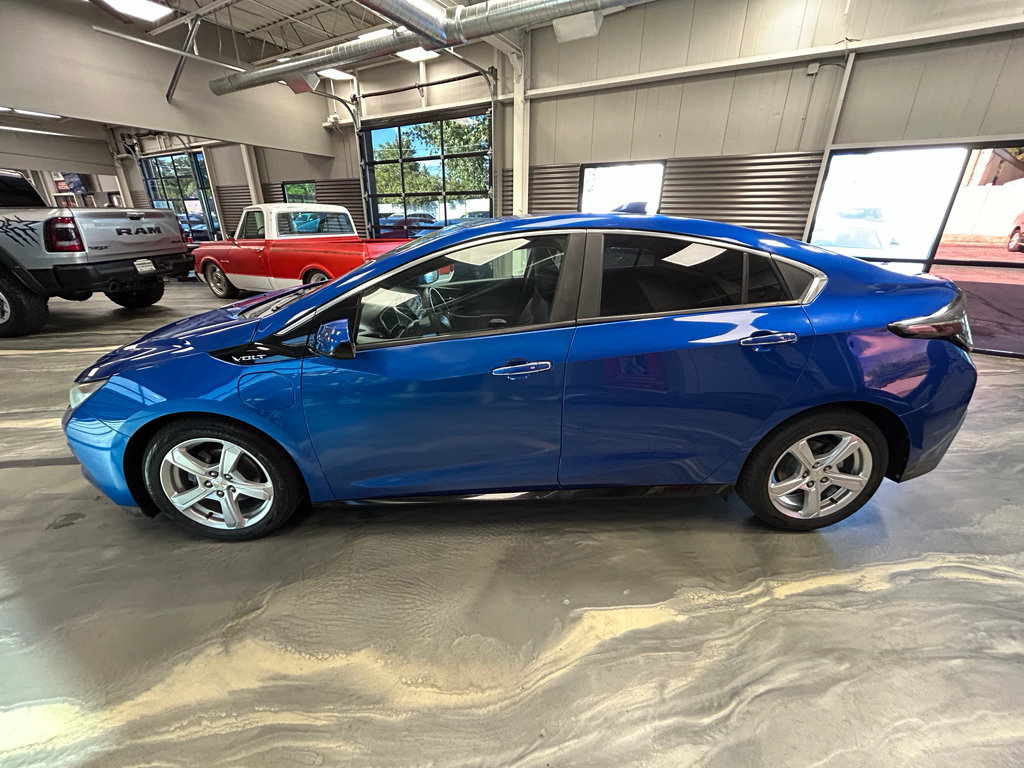 Used 2017 Chevrolet Volt LT w/ Comfort Package FWD image 33