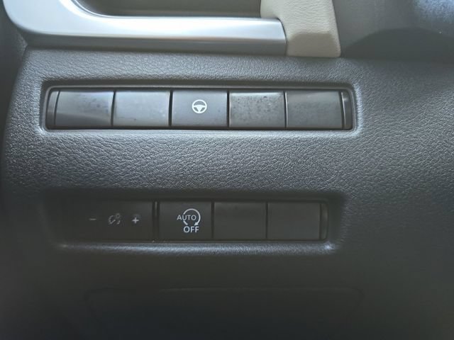 Used 2023 Nissan Rogue SV FWD image 10
