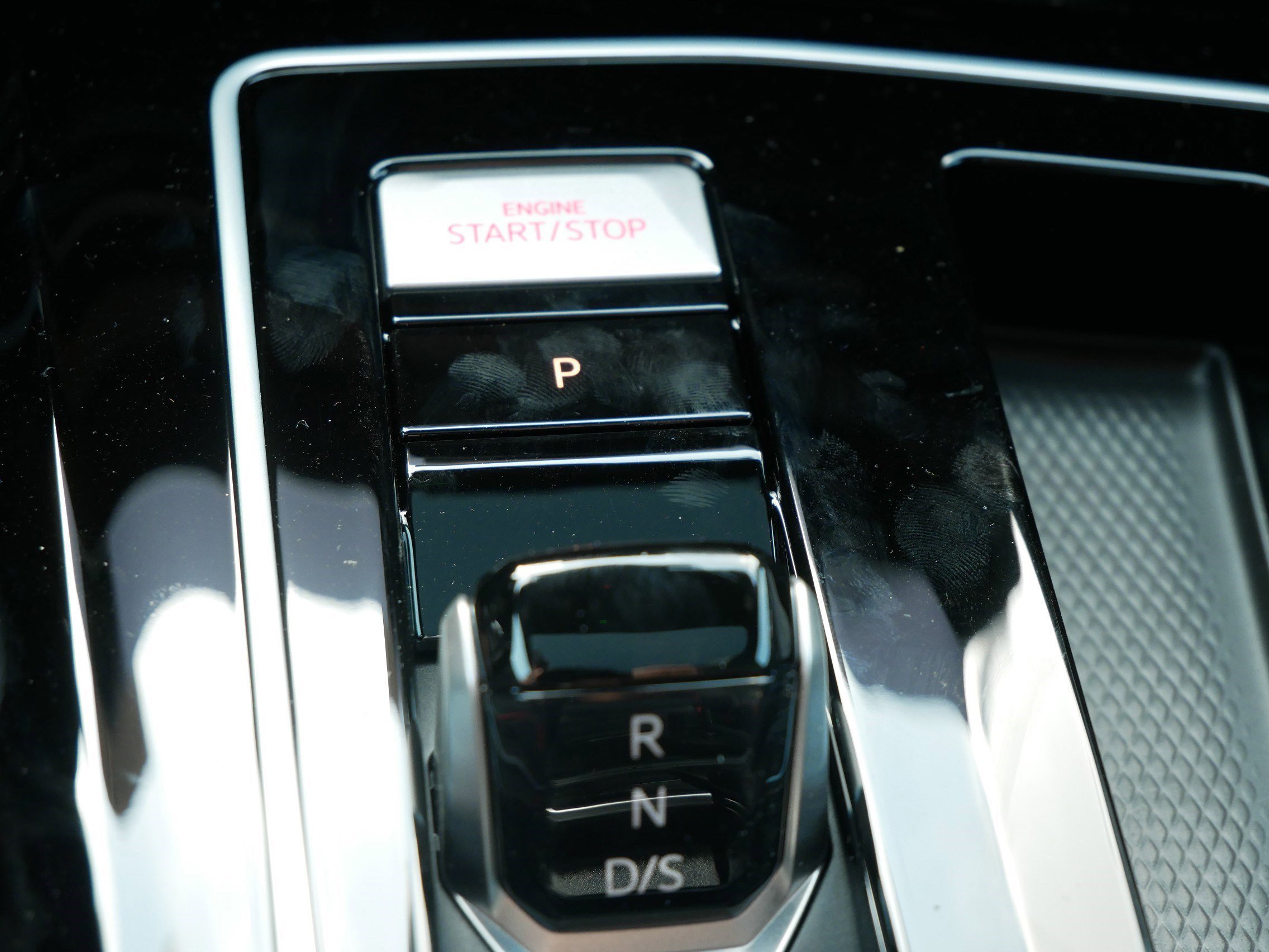 New 2025 Volkswagen GTI SE FWD image 9