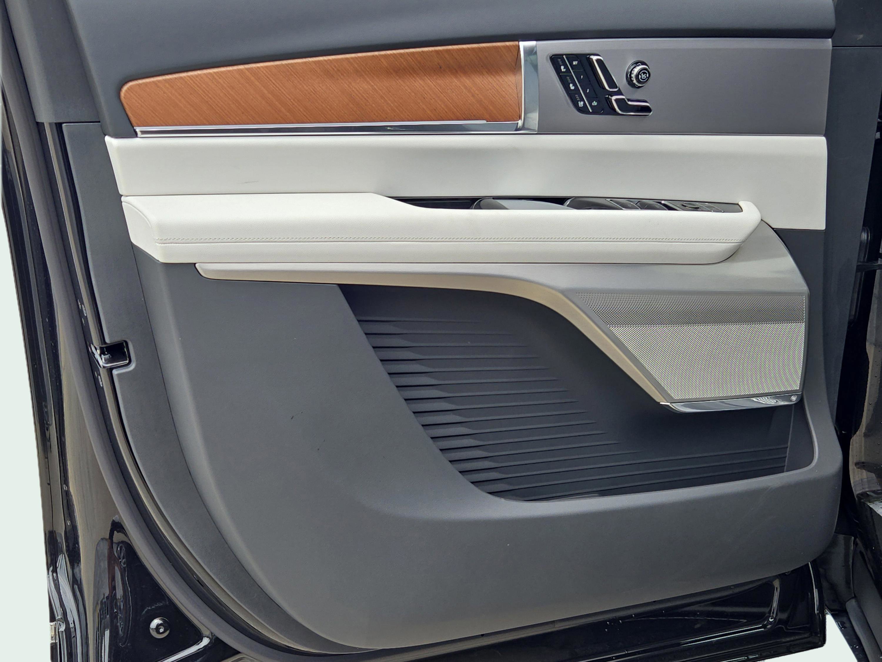 New 2026 Cadillac Vistiq Sport image 16