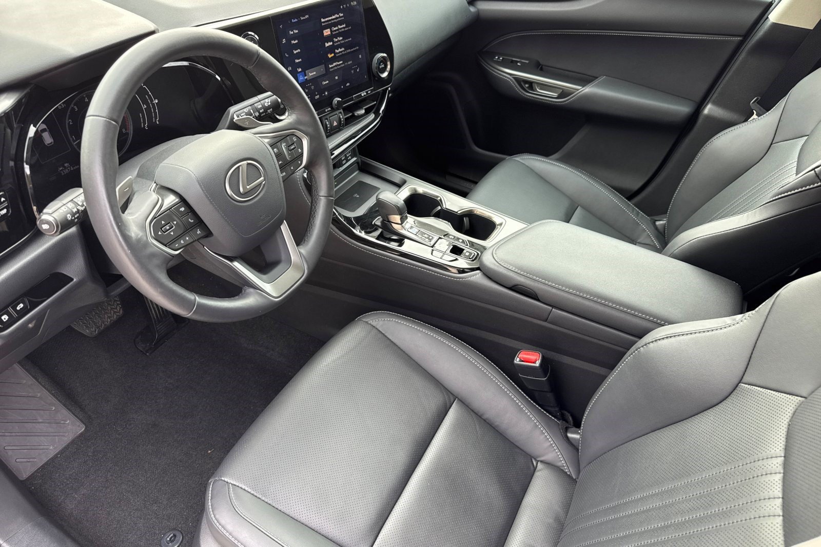 Used 2023 Lexus NX 350 AWD image 4