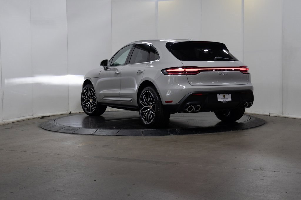 Used 2025 Porsche Macan image 3