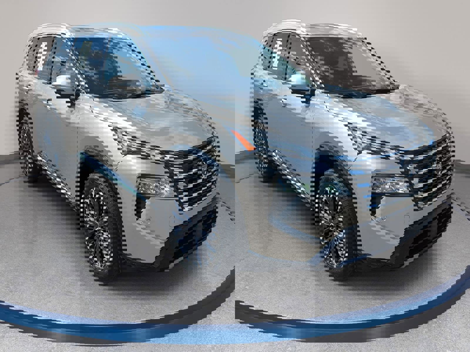 Used 2024 Nissan Rogue Platinum image 3