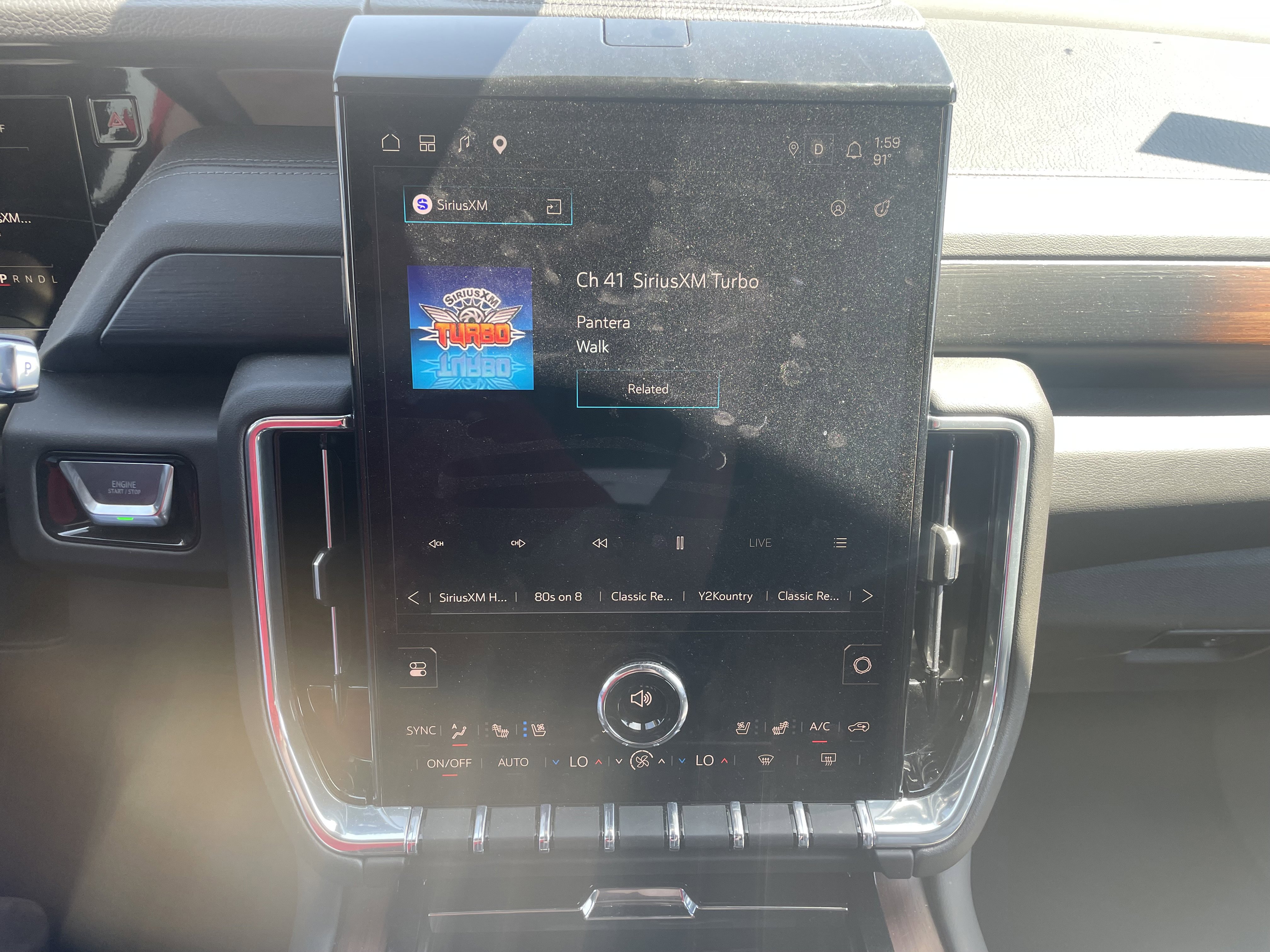 Used 2025 GMC Yukon XL Denali AWD/4WD image 18