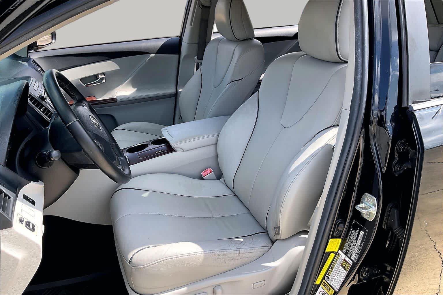 Used 2011 Toyota Venza w/ Leather Pkg FWD image 6