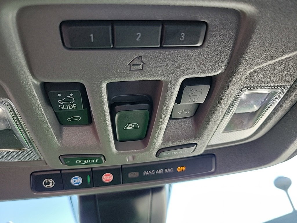 Used 2022 GMC Sierra 3500 Denali image 11
