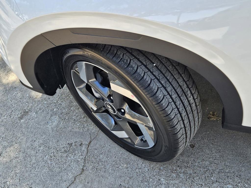 New 2025 Hyundai Venue SEL image 8