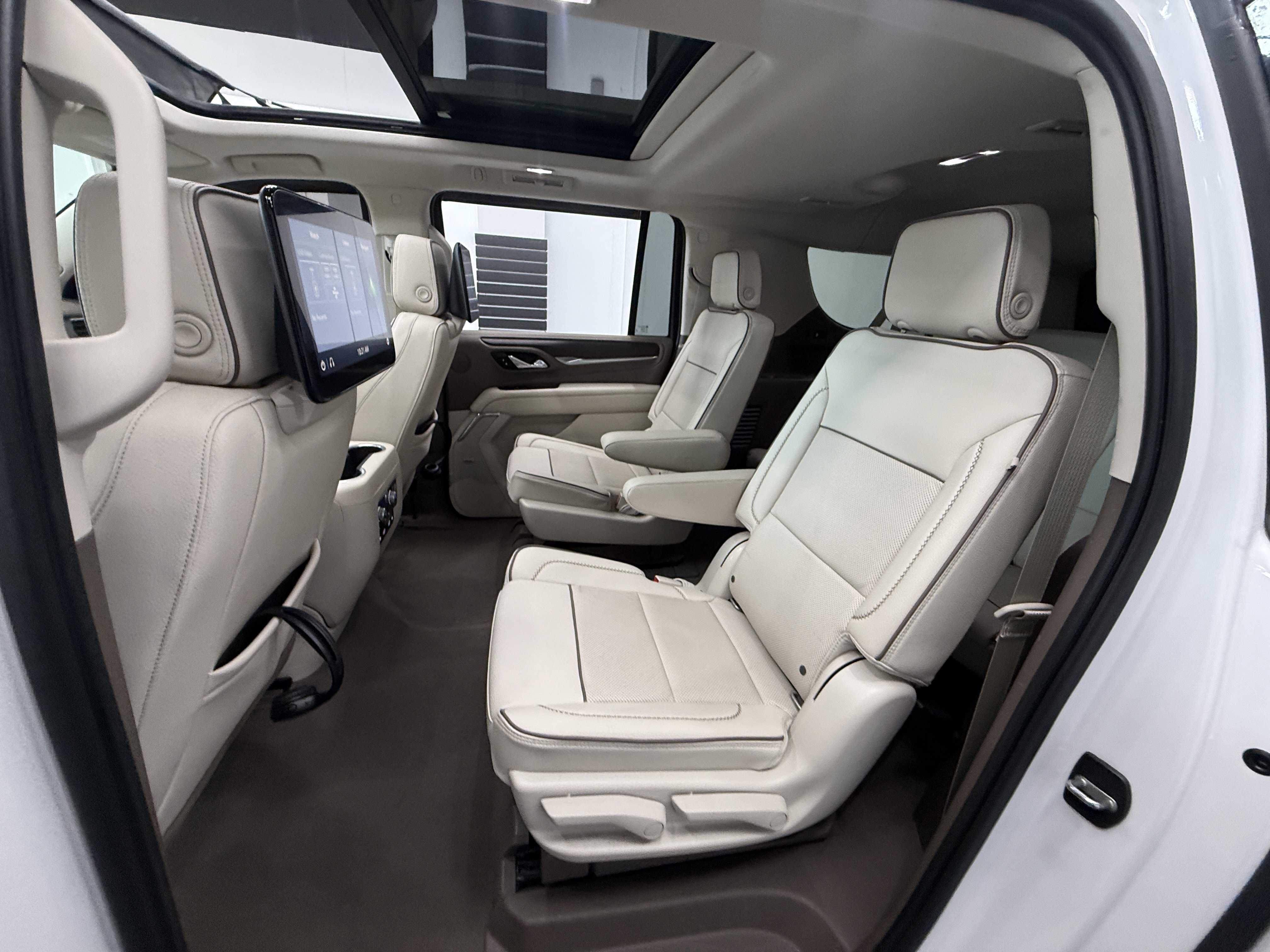 Used 2021 GMC Yukon XL Denali w/ Denali Ultimate Package AWD/4WD image 22