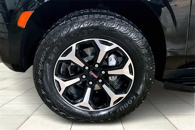 Used 2023 GMC Yukon XL AT4 image 9