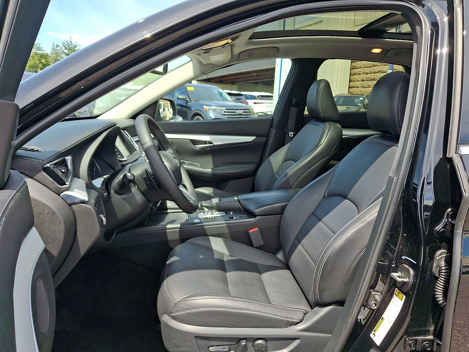 Certified 2019 INFINITI QX50 Luxe w/ Cargo Package AWD/4WD image 14