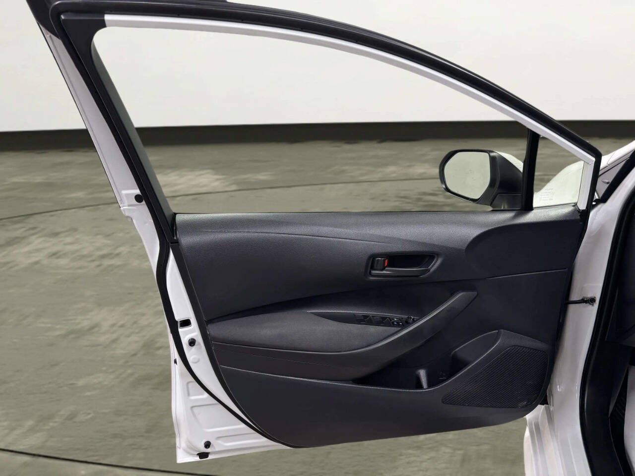 Used 2023 Toyota Corolla LE FWD image 10
