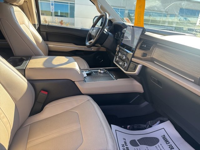 Used 2023 Ford Expedition Limited image 13