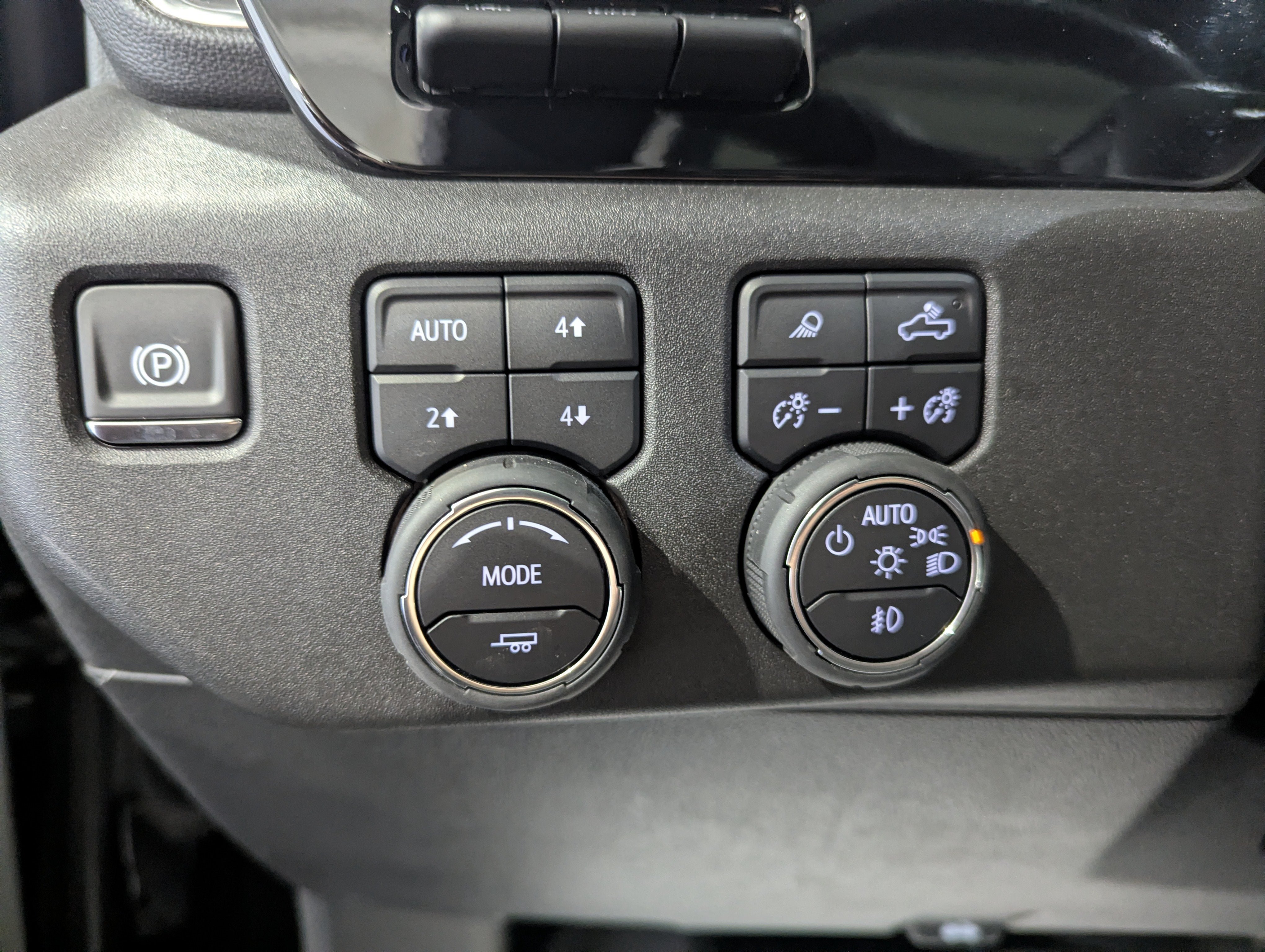 Used 2025 Chevrolet Silverado 2500 LTZ w/ LTZ Plus Package AWD/4WD image 21